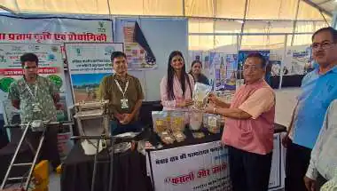 लहसुन की कलियों से एलोवेरा जूस तक: उदयपुर के स्वदेशी मेले में मशीनें दिखा रहीं किसानों को कमाई का नया रास्ता